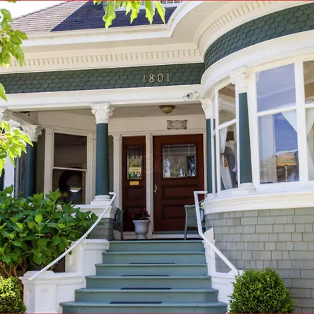 1801 First Luxury Inn-2