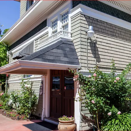 1801 First Luxury Inn-3